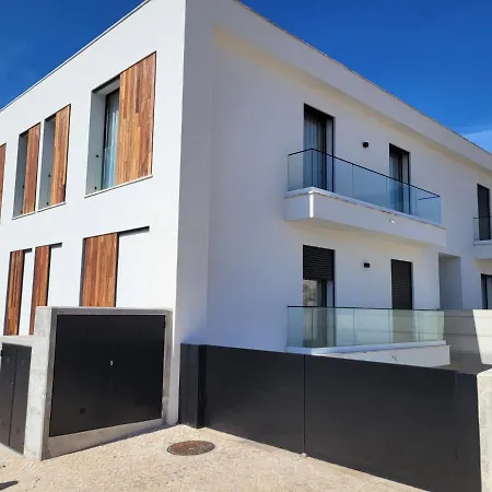 Apartment Silver Coast: Luxe Coastal Retreat With Pool Views