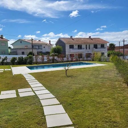 Silver Coast Luxe With 3 Bedrooms, 2 Bathrooms And A Beautiful View On The Swimmingpool In A Cosy Coastvillage Between The Famous Surfplaces Peniche And Nazare דירה *