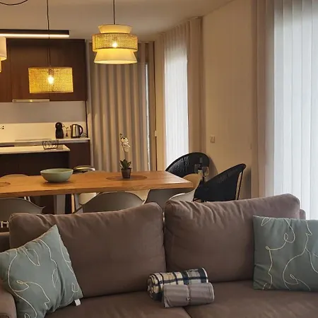 Apartment Silver Coast: Luxe Coastal Retreat With Pool Views